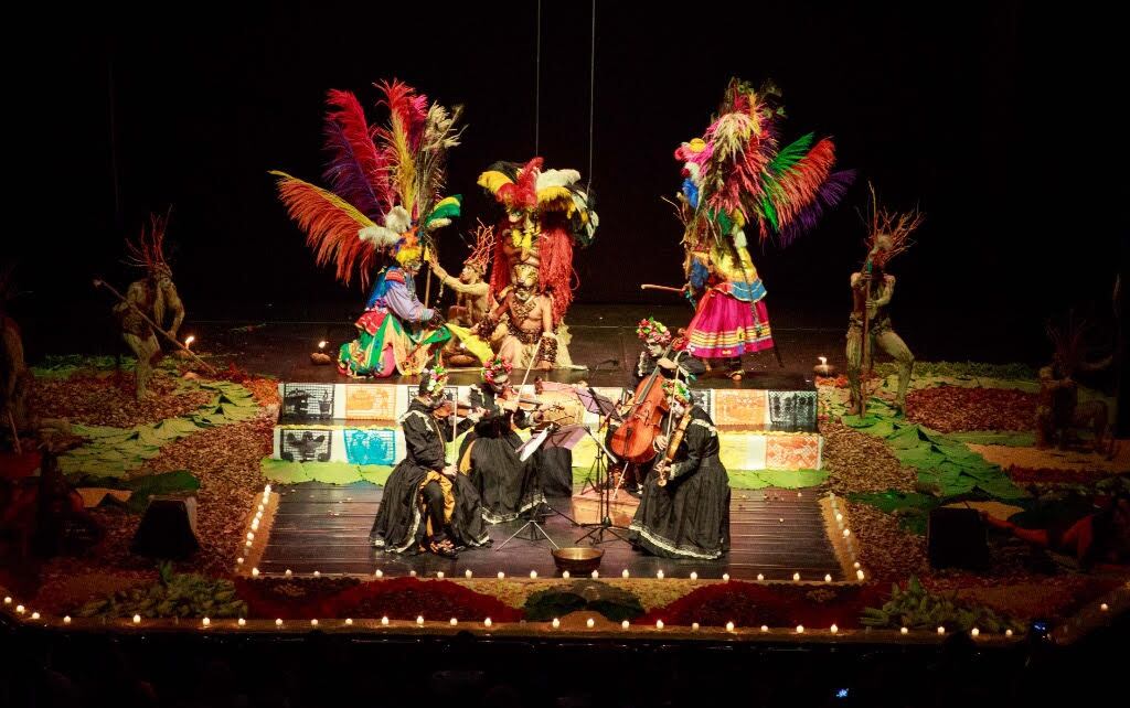 Fundado en el año 2000, Teatro Danza Pies del Sol integra el teatro y la danza desde procesos de creación colectiva, con énfasis en la memoria, el cuerpo y las estéticas provenientes de los territorios del sur de Colombia. Con presencia en Bogotá —particularmente en Ciudad Bolívar y Sumapaz— el grupo trabaja bajo la dirección del maestro Gerardo Rosero.