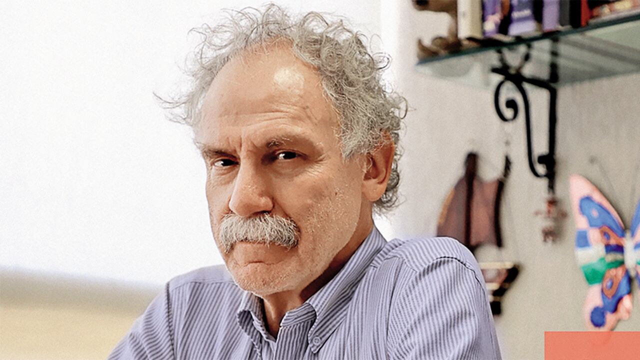 Arnoldo Kraus es médico, experto en bioética, profesor de la Facultad de Medicina de la Unam y fundador del Colegio de Bioética.