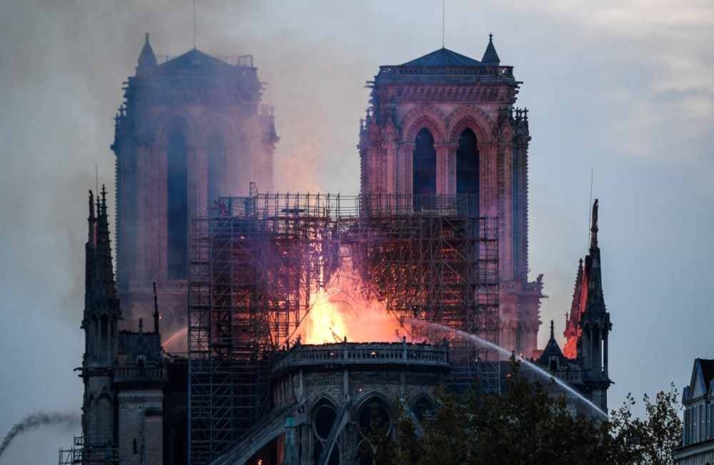La catedral, de estilo gótico, se empezó a construir en 1163 y se terminó en el año 1345. FOTO: Bertrand GUAY / AFP