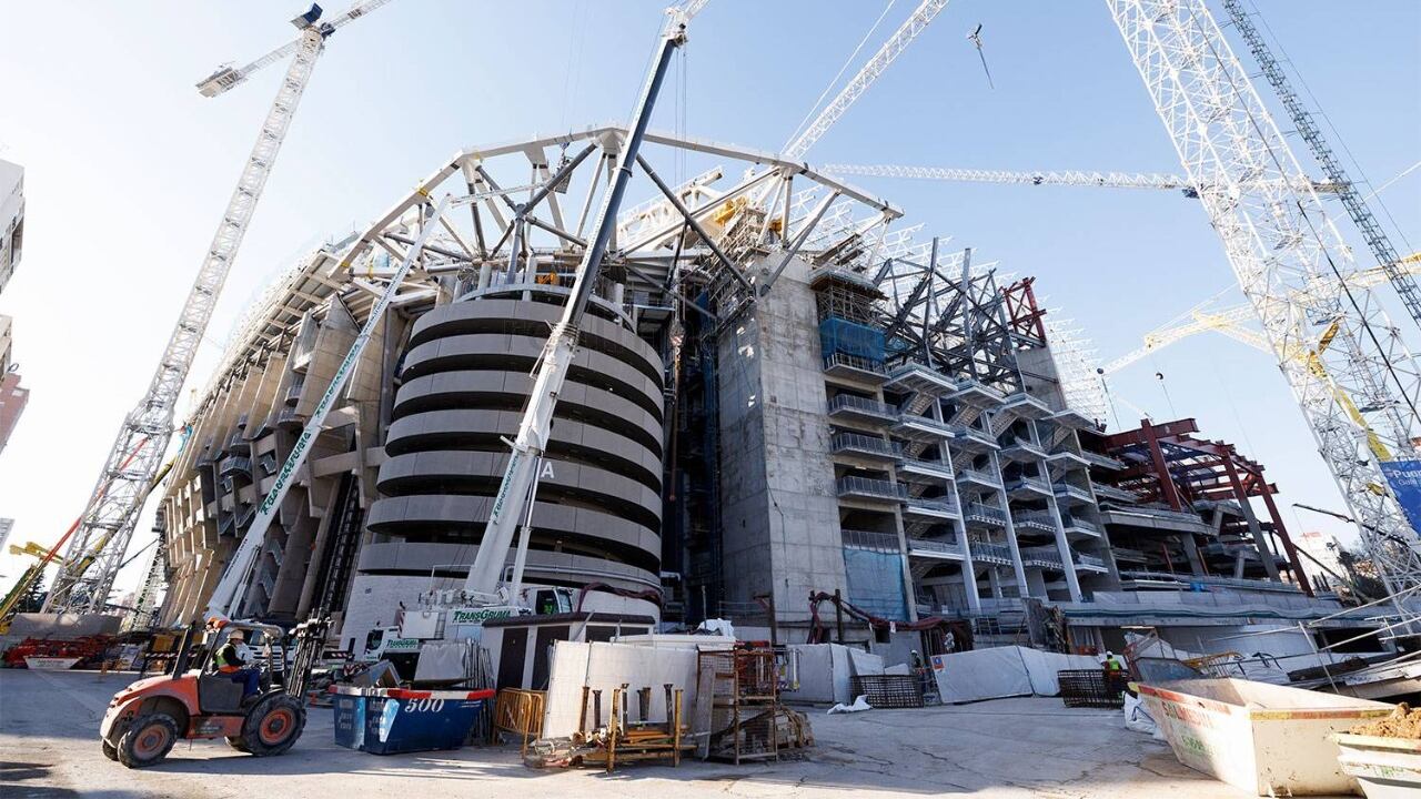 El Santiago Bernabéu del siglo XXI. Así avanzaban las obras de remodelación del escenario deportivo que aspira a ser el mejor del mundo, a enero de 2022. Se estima que esté listo el 14 de diciembre de 2022.