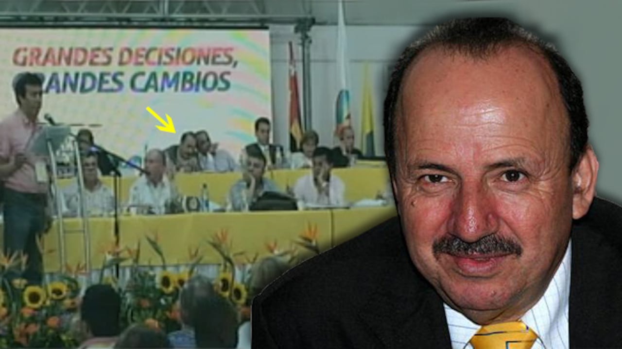 El exsenador Luis Alberto Gil, quien condenado por parapolítica, se apareció en la Convención Nacional del PIN. En la imagen, en la mesa principal junto a uno de los presidentes de la colectividad, el senador Samuel Arrieta.