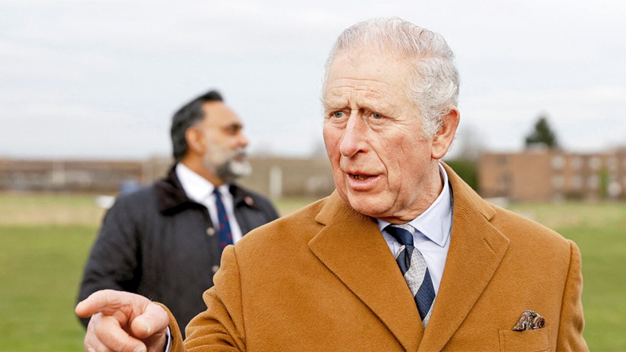 El príncipe es objeto de una investigación policial y es acusado de dar títulos reales a cambio de cuantiosas donaciones.