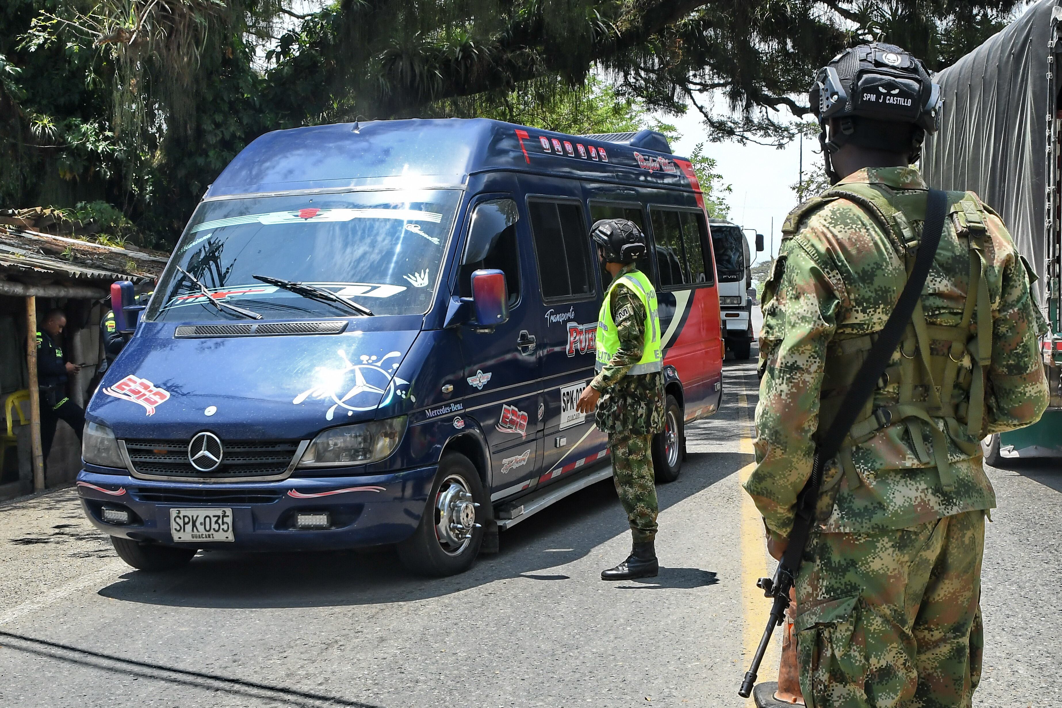 Ejército y Policia confirma su presencia en  Puente Valencia, zona rural de Jamundí, Marzo 26 de 2024, Foto Wirman Rios, EL PAIS