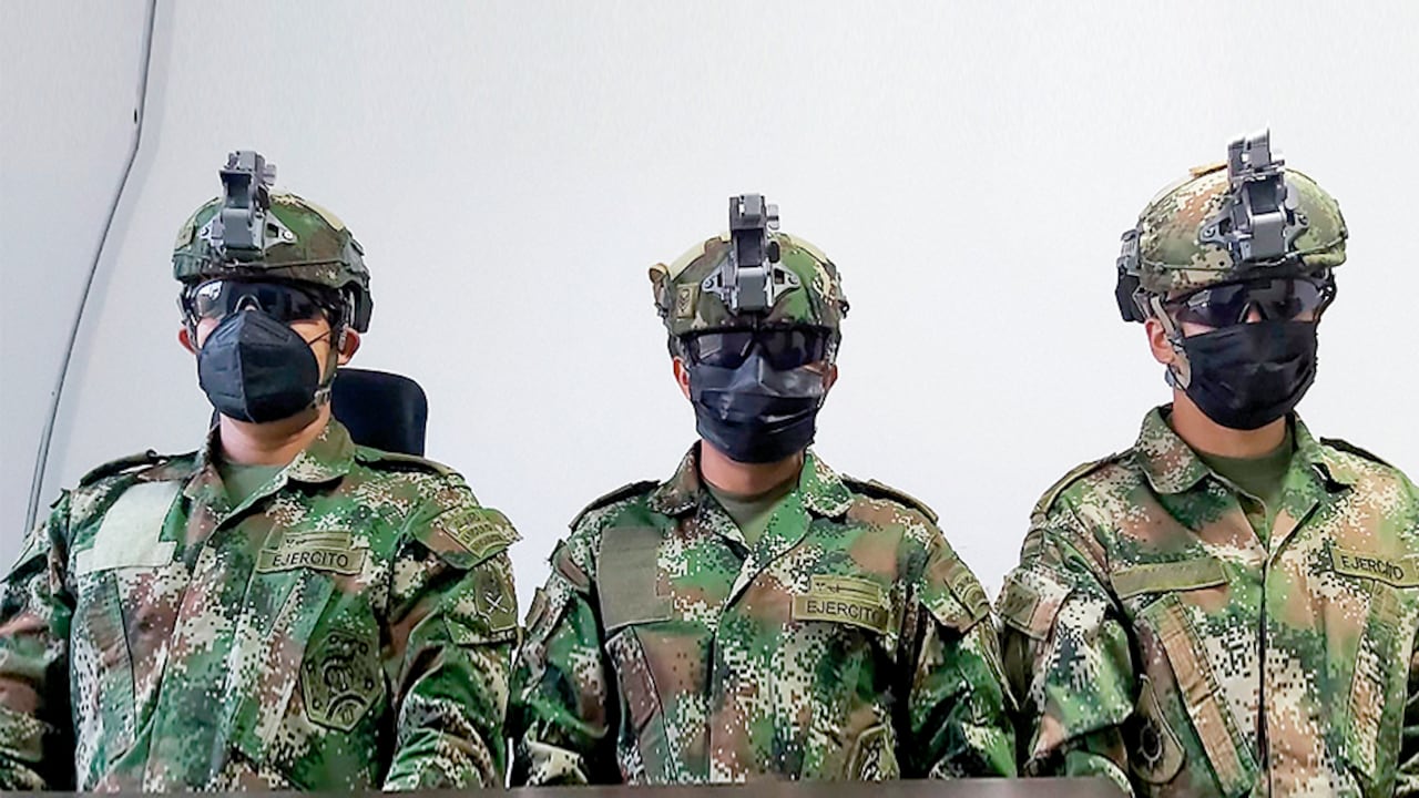 Estos tres militares, un teniente, un cabo y un soldado, duraron cerca de 20 horas infiltrados en la selva hasta encontrar el momento preciso para capturar a alias Otoniel.