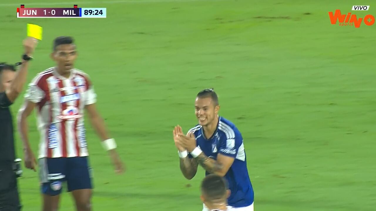 Leo Castro en el momento exacto de su expulsión en el Metropolitano