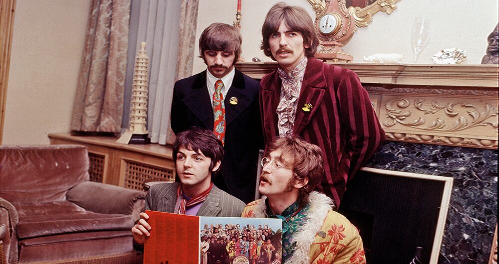   Junto a John, George y Ringo, Paul creó una de las bandas más representativas de los años sesenta. Luego, tras su disolución, formó el grupo Wings con su esposa Linda McCartney, quien falleció en 1998. Abajo a la derecha, junto a su actual esposa Nancy Shevell. 