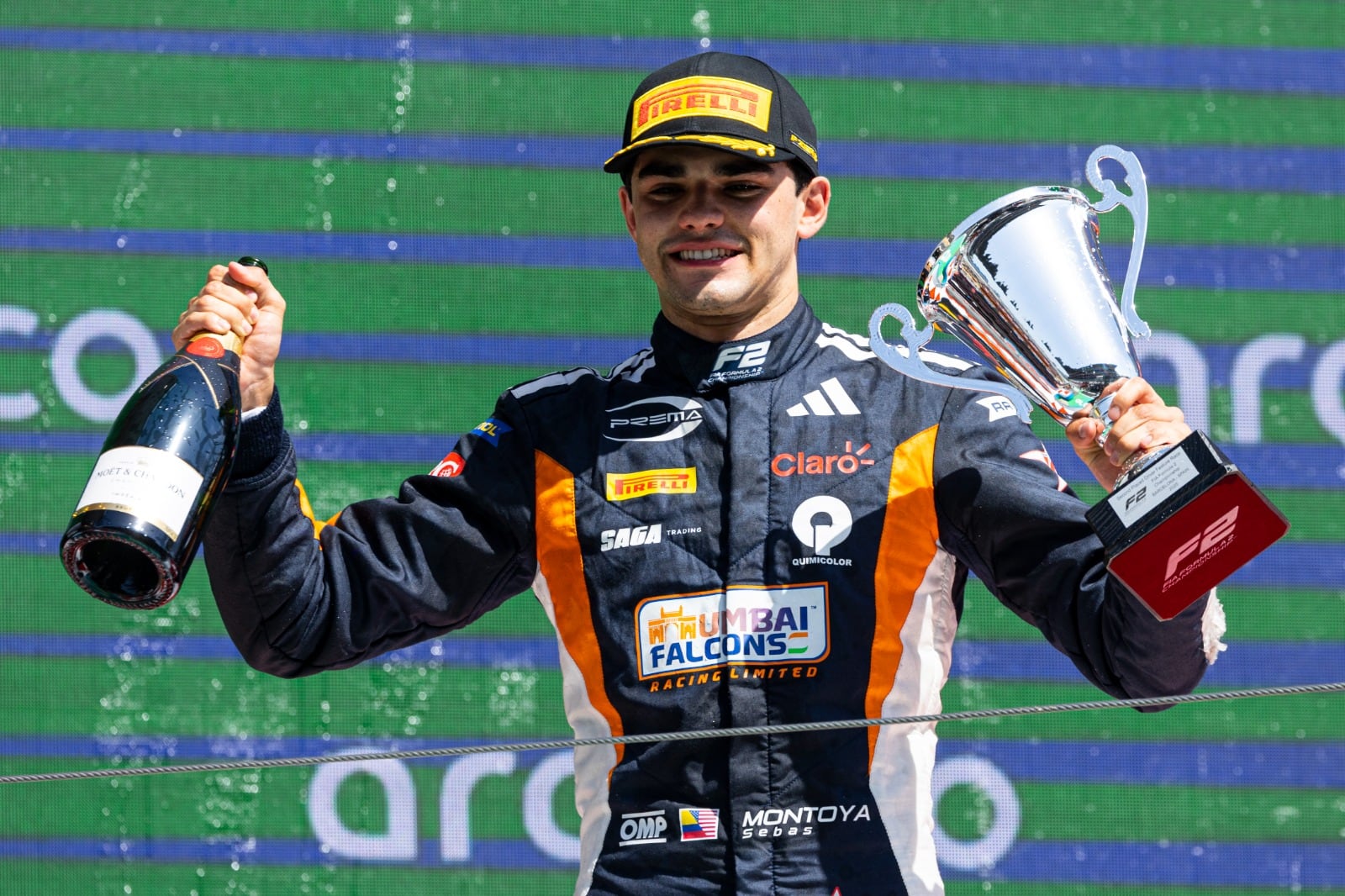 Sebastián Montoya celebra su segundo puesto en el Gran Premio de España 2025.