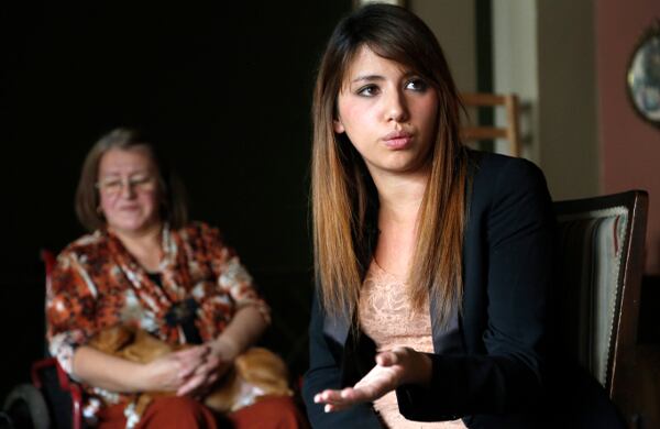 Amparo Peña, hermana de Norma, y Débora, hija de la presunta desaparecida del Palacio de Justicia.