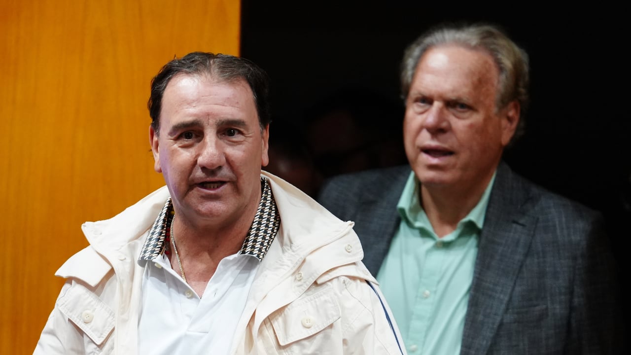 Néstor Lorenzo (izq) y el presidente de la FCF, Ramón Jesurún (der.).