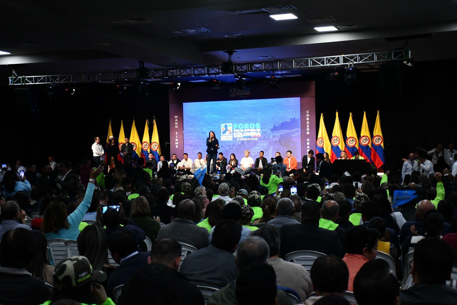 Los precandidatos del Centro Democráticos participaron del Foro por el Futuro de Colombia en Bogotá.