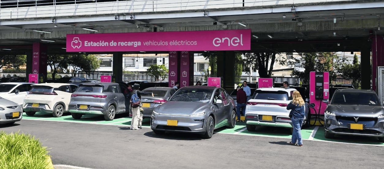 Conductores de carros eléctricos ya pueden acceder a un nuevo sistema de carga rápida en Unicentro