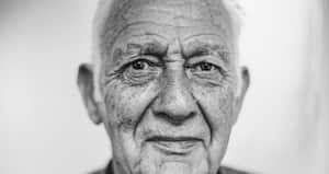 Según la OMS, hay 841 millones de adultos mayores, que representan el 12 % de la población mundial.