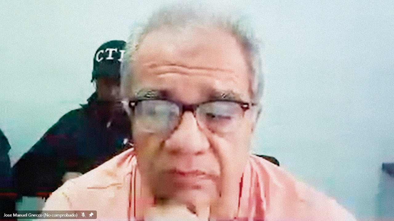 José Manuel Gnecco afirma que su esposa fue asesinada desde el exterior de la casa; las pruebas lo desmienten. 