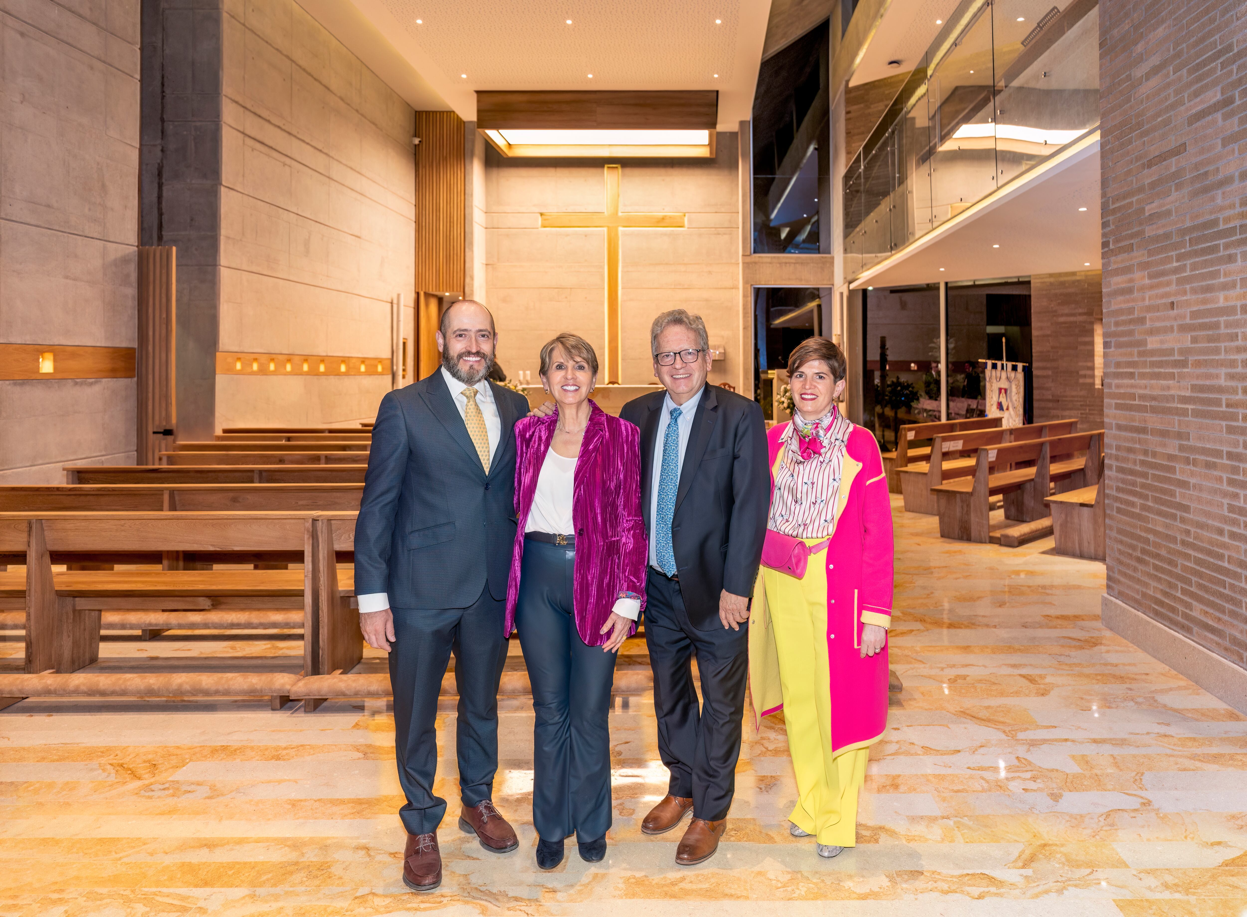 Esteban Pérez Rojas, vicerrector; Raquel Lucía Rojas Rodríguez, rectora; Juan Guillermo Cleves Infante, arquitecto; Natalia Pérez Rojas, directora administrativa y financiera.