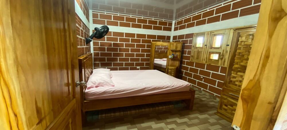 Dentro de las comodidades de alias Otoniel, se encontraba que al cabecilla le adecuaban sus dormitorios con colchones ortopédicos