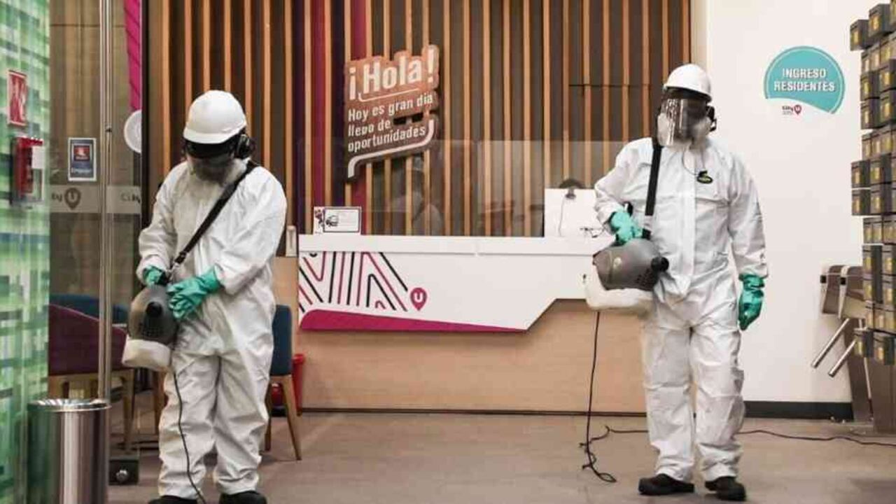 Las viviendas tienen protocolos estrictos y solo funcionan al 50 por ciento de su capacidad.