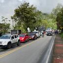 Una fila de vehículos de aproximadamente dos kilómetros aguarda por la habilitación del paso por la vía alterna La Sierra.