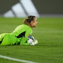 La arquera de Colombia Catalina Pérez hace una atajada durante el partido de cuartos de final de la Copa Mundial Femenina de fútbol entre Inglaterra y Colombia en el Estadio Australia en Sydney, Australia, el sábado 12 de agosto de 2023. (Foto AP/Rick Rycroft)