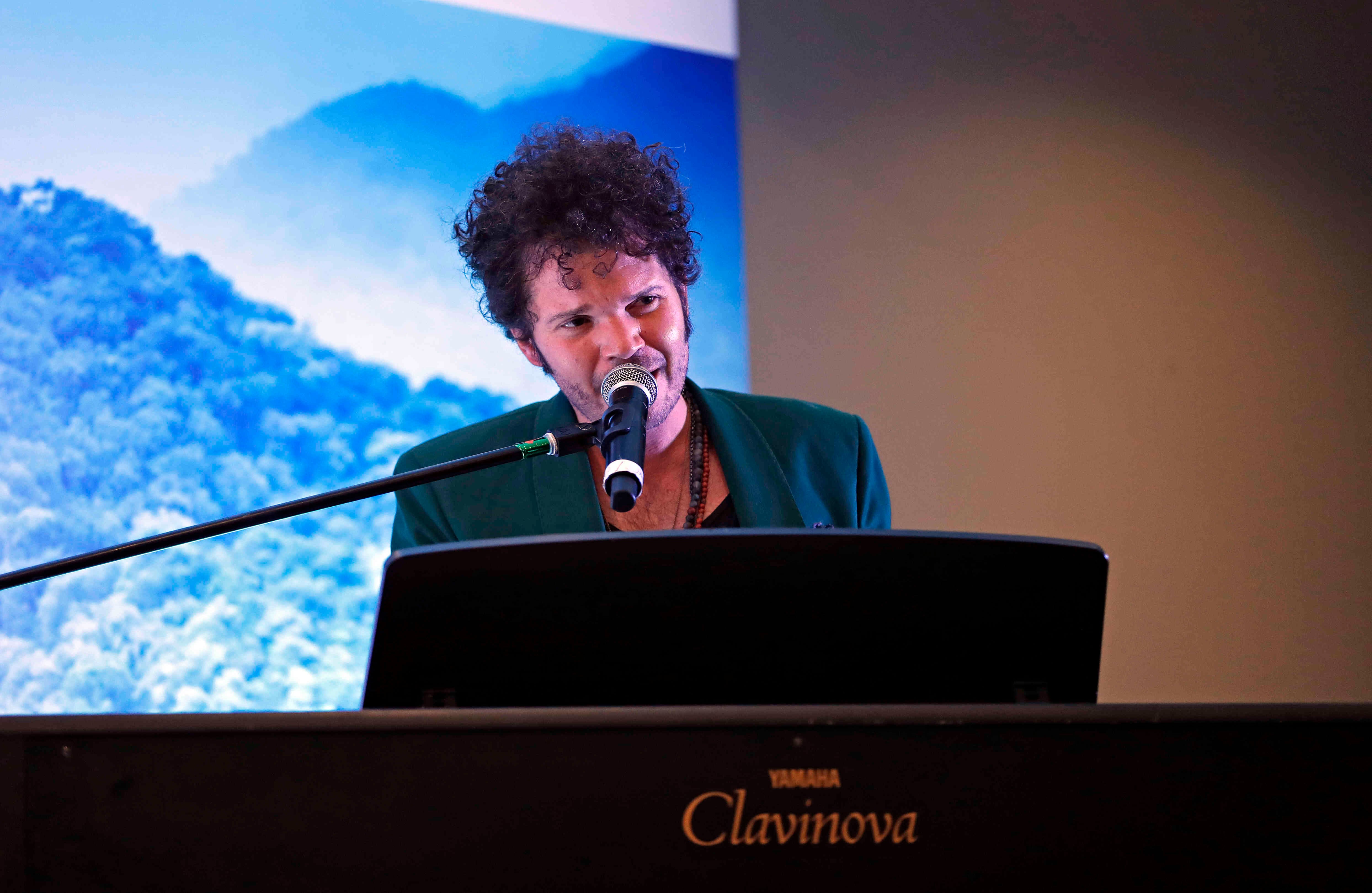 Para Cabas, las instituciones y empresas deben asumir el mayor compromiso para defender la naturaleza. “Se puede hacer plata con economías sostenibles. Los empresarios deben cambiar sus políticas”. Foto: León Darío Peláez/ semana.