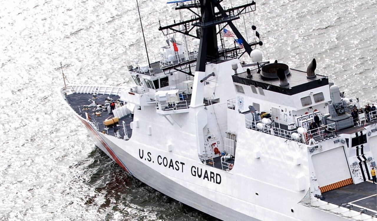 El buque Stratton de la Guardia Costera de Estados Unidos fue custodiado por las autoridades de China