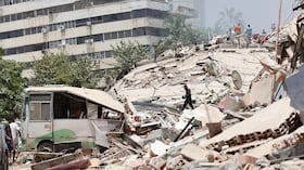 Familiar de tres personas atrapadas bajo los escombros hace un llamado urgente a las autoridades.