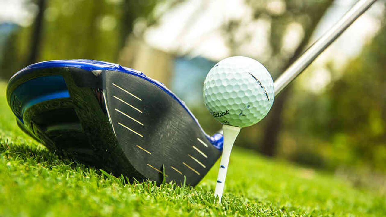 5 años de federado cumple el campo público de la Universidad Manuela Beltrán. Cuenta con 14 lagos artificiales y 60 búnkeres. Sus árboles son grandes y garantizan obstáculos difíciles de superar.