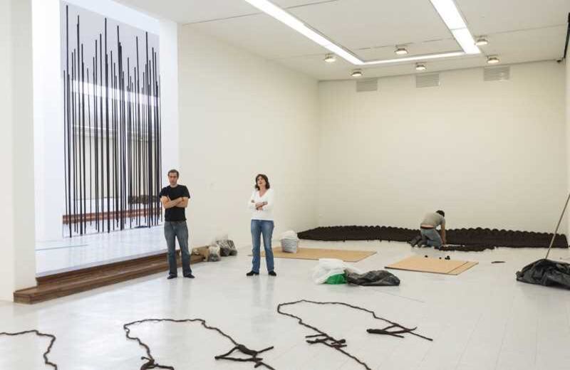 Juan Fernando Herran y Belen Saez en montaje. Foto: Óscar Monsalve.