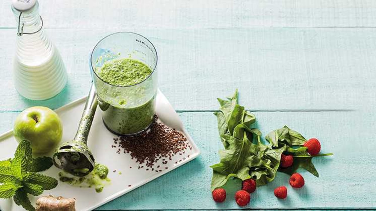 Hoy en día los smoothies no solamente están destinados para servirse en el desayuno; dependiendo de la combinación de ingredientes, son una fuente de energía y bienestar. Descubra los puntos clave para prepararlos.
