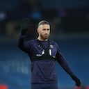PSG substitute Sergio Ramos, who did not play, warms down after the Champions League group A soccer match between Manchester City and Paris Saint-Germain at the Etihad Stadium in Manchester, England, Wednesday, Nov. 24, 2021. (AP Photo/Scott Heppell)