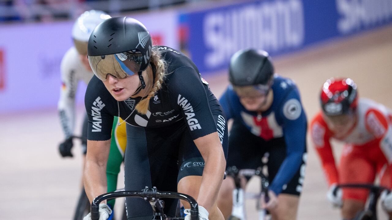 01 de marzo de 2020, Berlín: Ciclismo / Pista: Campeonato del Mundo, Keirin, mujeres, 1a ronda: Olivia Podmore de Nueva Zelanda monta en la pista. Foto: Sebastian Gollnow / dpa (Foto de Sebastian Gollnow / picture alliance a través de Getty Images)