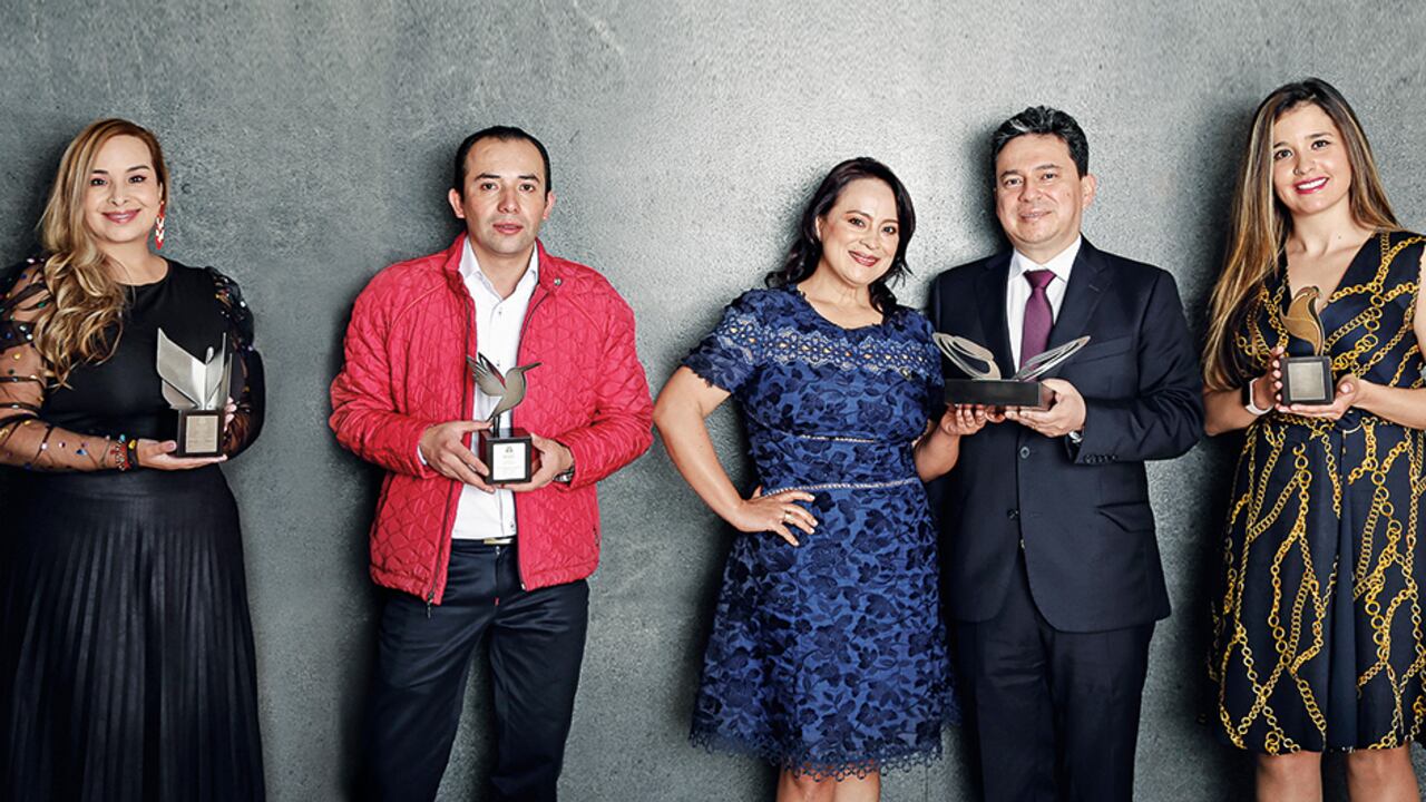 Los ganadores, de izquierda a derecha: Diana Ortiz, gerente de Ortiz Rey Ingenieros; Ricardo Bareño, gerente de Zurych Chocolate; María Ángela Parra, gerente de Recursos Humanos de Milpa, y Carlos Parra, gerente general de Milpa, recibieron el premio en nombre de Miguel Antonio Parra, fundador de la empresa; Ana María Castillo, gerente de Marketing Digital de Elysian Energy.