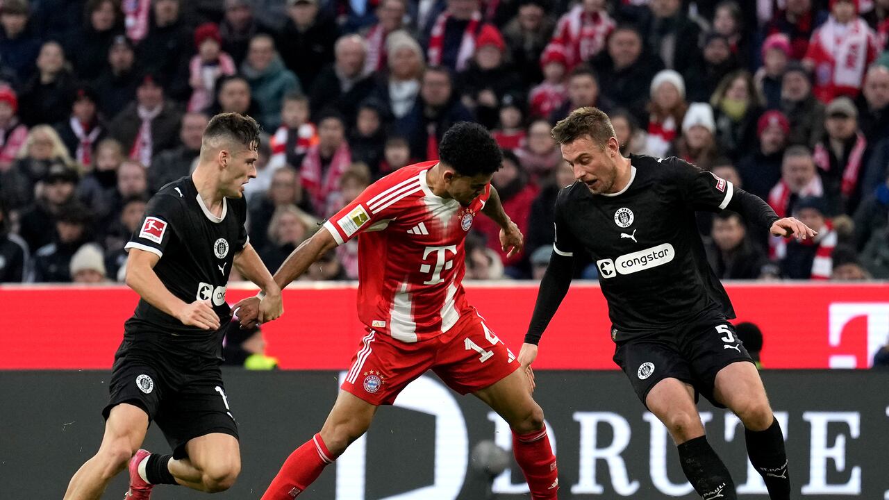 Hauke Wahl en la marca a Luis Díaz.