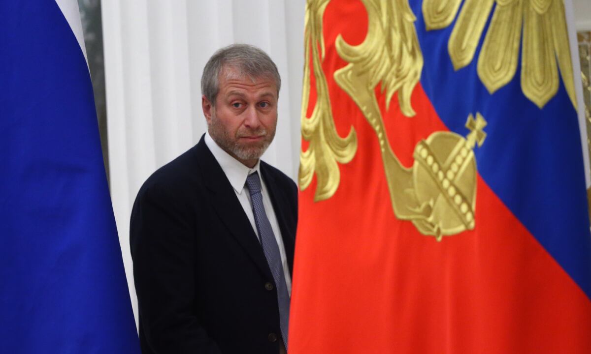 MOSCOW, RUSSIA- DECEMBER, 19 (RUSSIA OUT) Russian billionaire and businessman Roman Abramovich attends meeting with representatives of business community and business associations at the Kremlin, in Moscow, Russia, December, 19, 2016. Russian President Vladimir Putin has received top Russian businessmen and billionaires at the Kremlin. (Photo by Getty Images/Mikhail Svetlov)