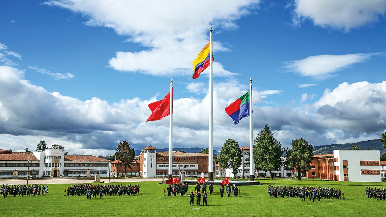 Sobre un posible cartel de contratación que estaría pagando a altos mandos del Ejército por conocer información secreta de los procesos de contratación antes de que sean públicos, desde el Ejército negaron esa práctica corrupta e indicaron que es imposible que esto se pueda presentar. 