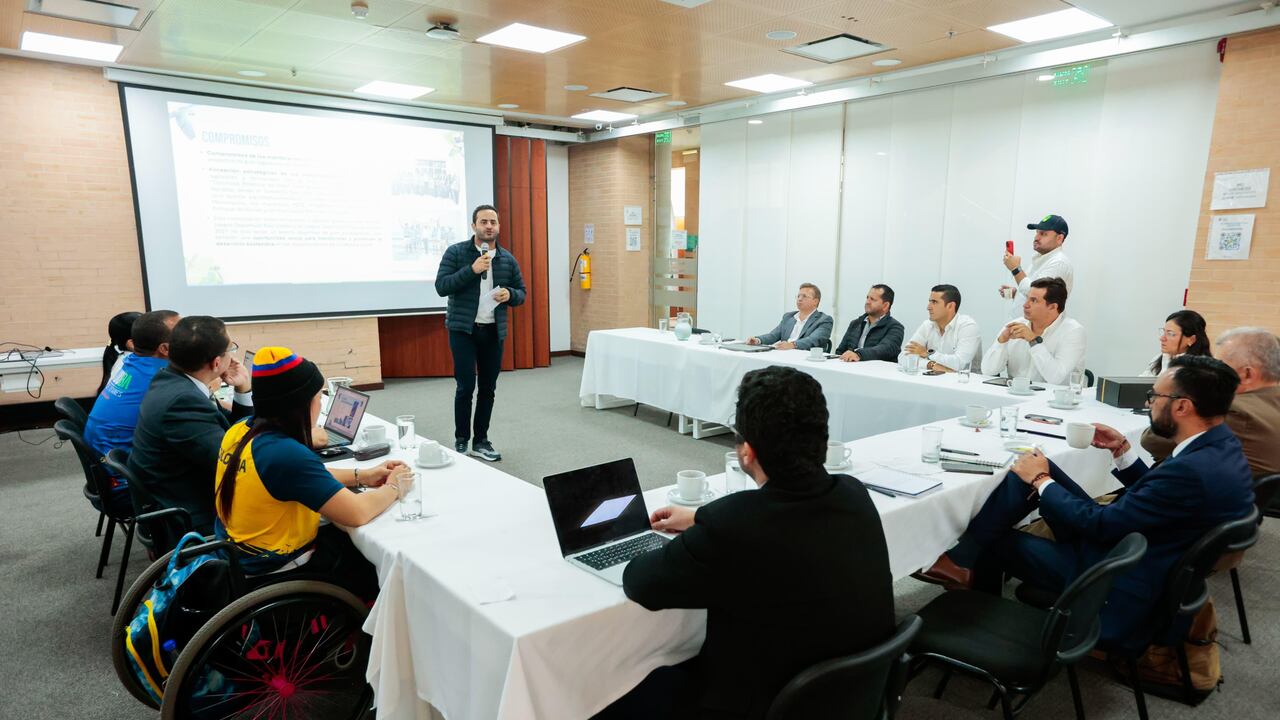El gobernador de Córdoba, Erasmo Zuleta, durante la exposición que hizo para argumentar la sede de los juegos.
