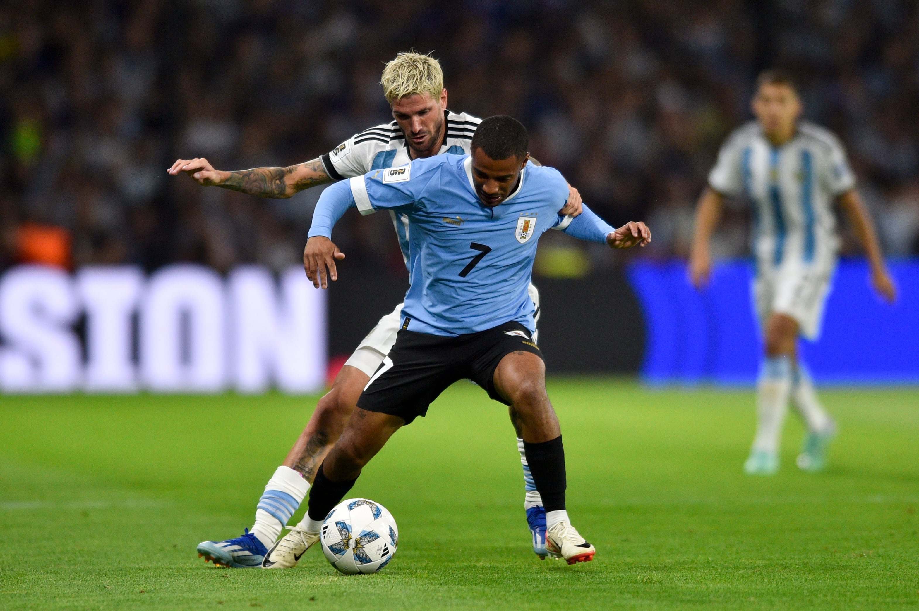 Uruguay llegaba precedida de un tonificante triunfo sobre Brasil, y no sorprendió en La Bombonera su planteo agresivo.