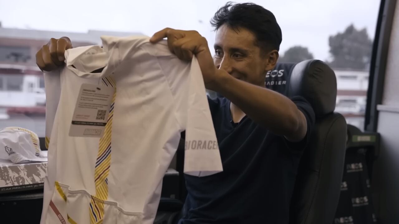 La nueva camiseta de Egan Bernal está a la venta en la página de Ineos