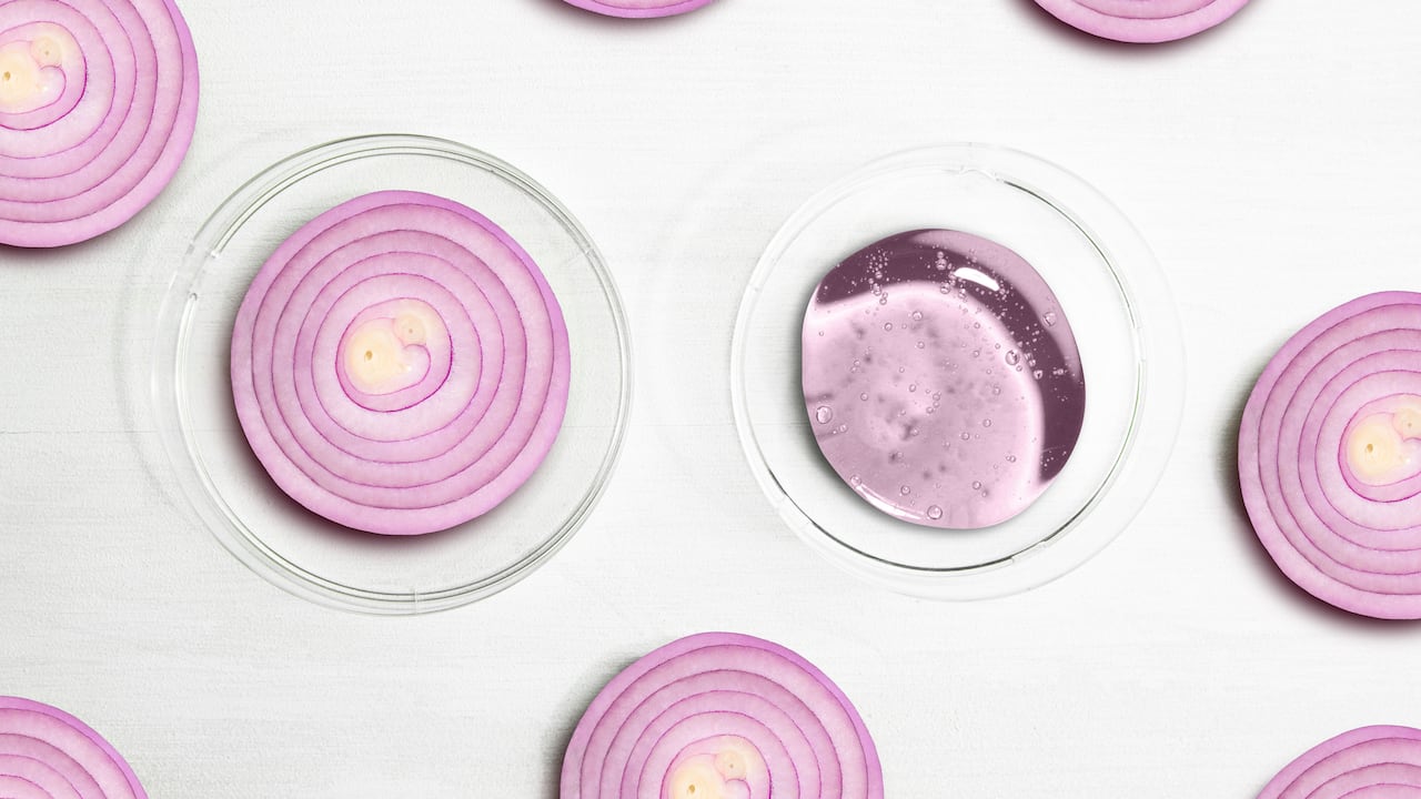 La cebolla acelera el crecimiento del cabello.