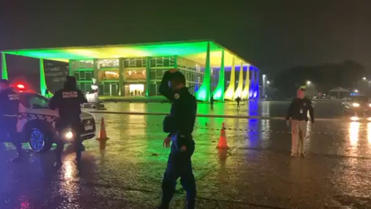 El estruendo de las explosiones fue tan intenso que se escuchó claramente dentro del edificio de la corte.