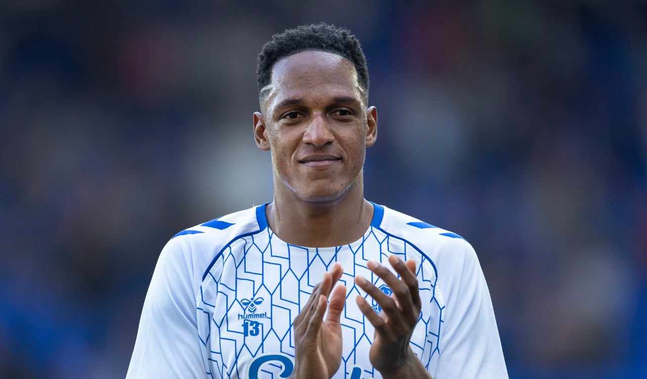 Yerry Mina tuvo sentida despedida en Everton tras 5 años en el club.