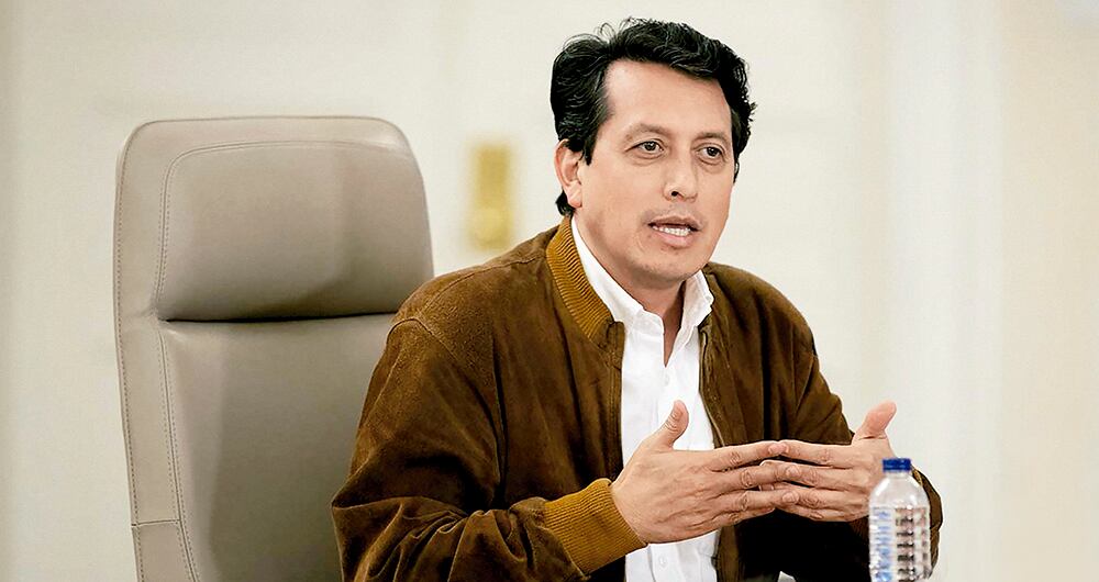 El epidemiólogo Carlos Álvarez señaló que usar antibióticos contra las infecciones virales es como cazar colibríes con un arpón para ballenas. 