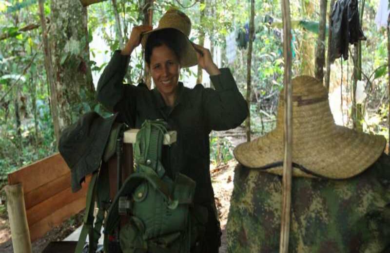 Monica, guerrillera de las Farc, entró muy joven, “pero por decisión propia”, dice. Igual que otros de sus compañeros, el camino de las circunstancias definió su ingreso al grupo armado. León Dario Peláez /SEMANA