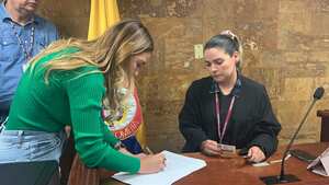 La secretaria de salud de Medellín, Andree Uribe tomó posesión como alcaldesa encargada.