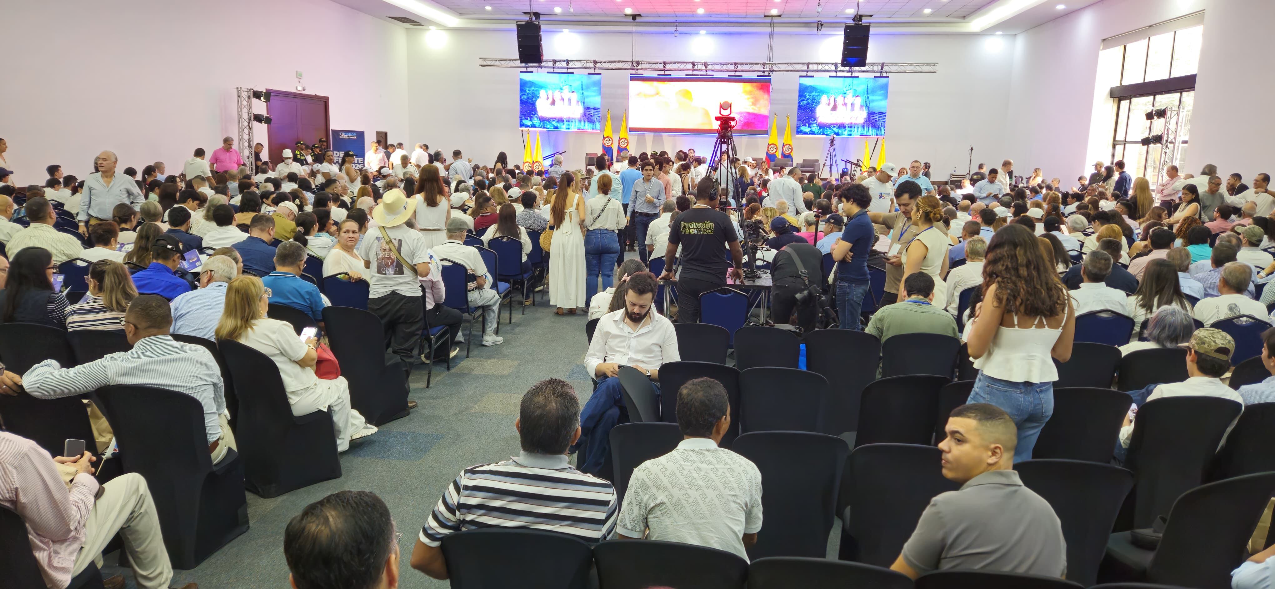 Los precandidatos del Centro Democrático se dan cita en un foro realizado en la ciudad de Cali durante la mañana de este sábado.