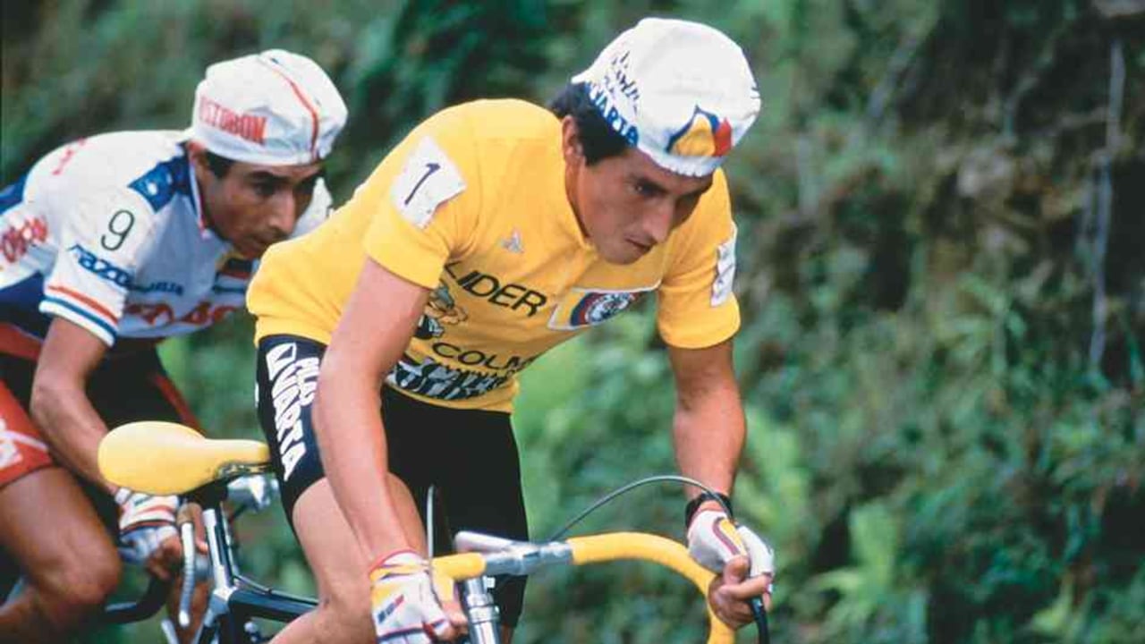 En 1987 decenas de banderas colombianas enmarcaban la llegada a la meta de un menudo ciclista vestido de amarillo.