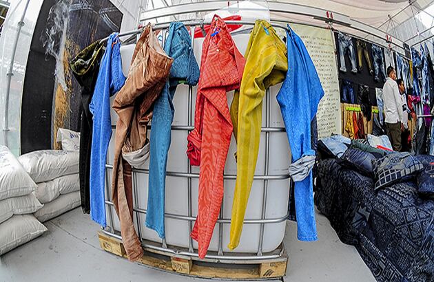 En el espacio Fash.Mob se conectaron la creatividad, la innovación y la creación. Allí se llevaron a cabo puestas en escena en las que se podía entrar en contacto con los textiles aplicados en el producto final.  