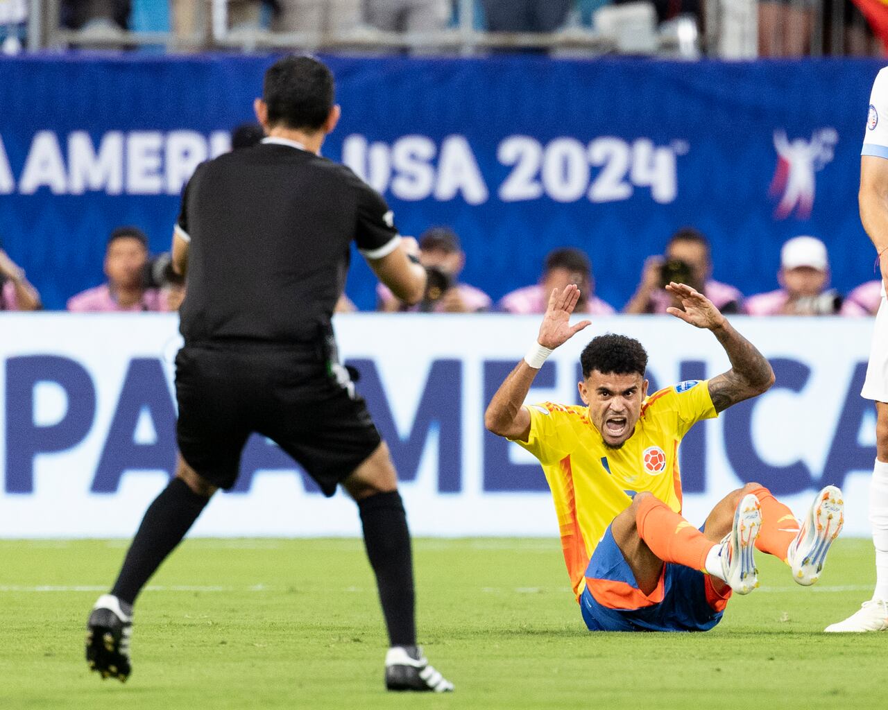 CHARLOTTE, NORTH CAROLINA - JULY 10: Luis Díaz #7 of Colombia expresses his displeasure about a tackle during the CONMEBOL Copa America 2024 semifinal match between Colombia and Uruguay at Bank of America Stadium on July 10, 2024 in Charlotte, NC. (Photo by Steve Limentani/ISI Photos/Getty Images)