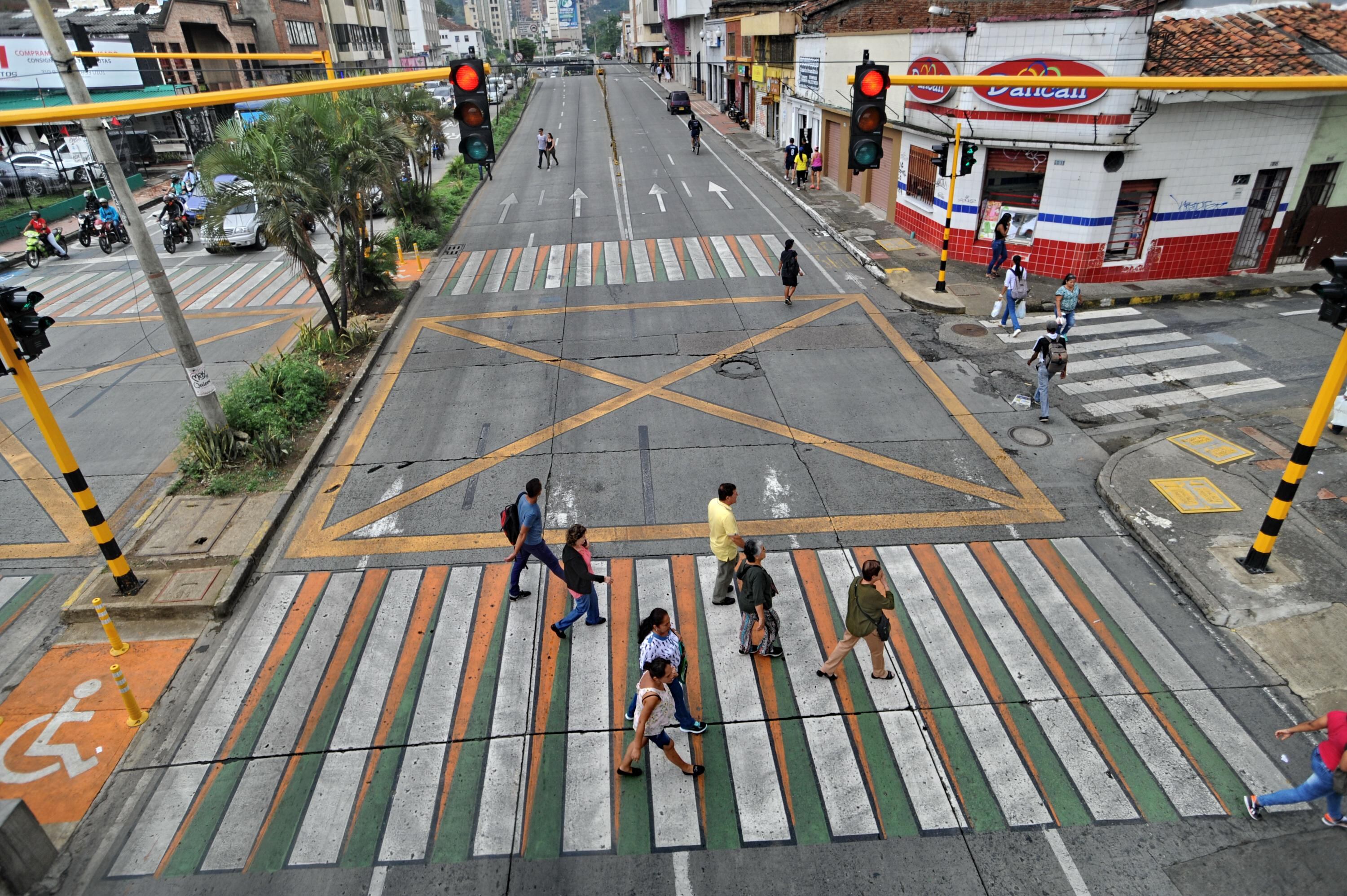 Semáforo peatonal de la calle quinta de Cali. 