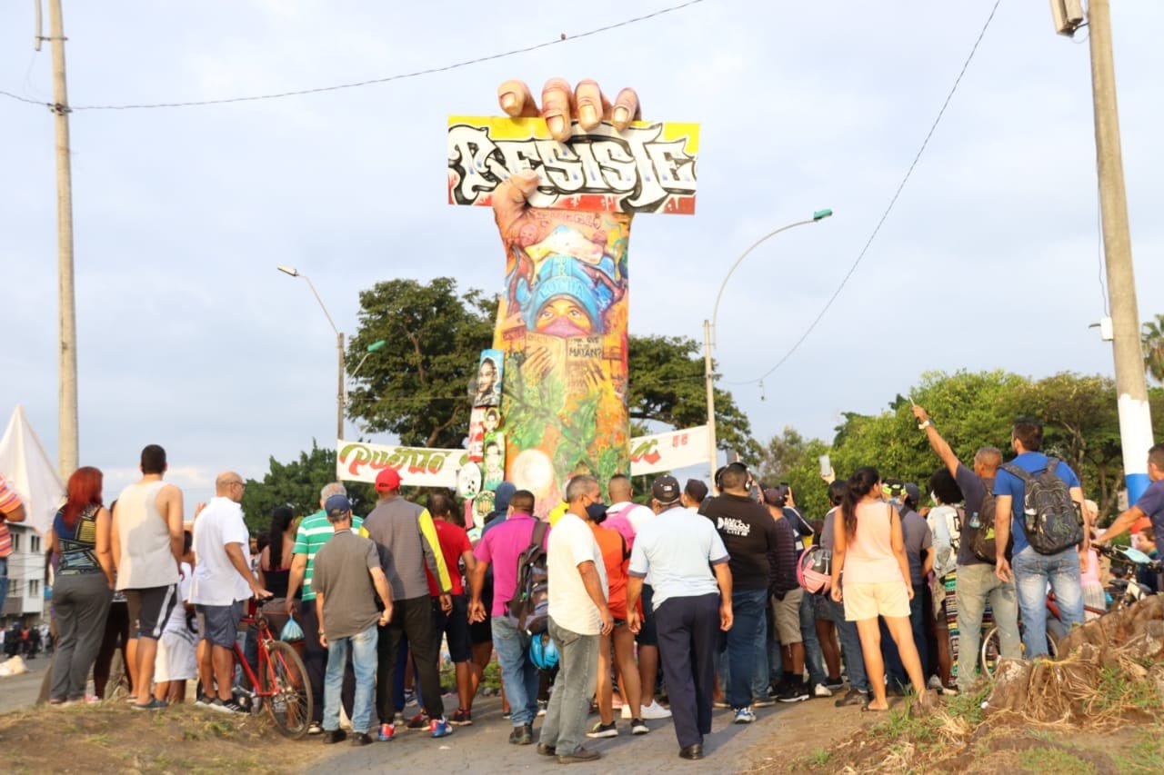 El Monumento a la Resistencia fue levantado por manifestantes e inaugurado el 14 de junio de 2021.