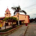 Parque principal del municipio de Cáceres, Antioquia. Imagen de referencia.